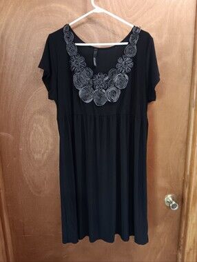 Nic And Dom Black Floral Applique Scoop Neck Dress
